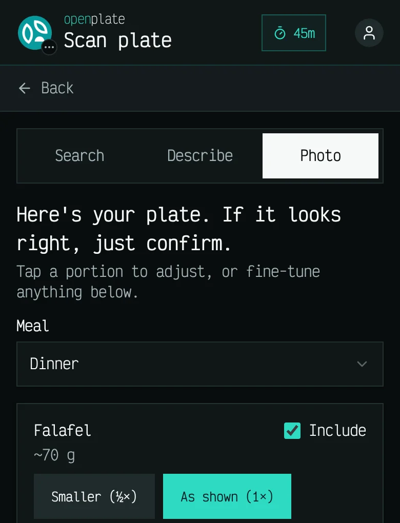 Il risultato della scansione su telefono: l'IA ha rilevato falafel, circa 70 g, con pulsanti per ridurre la porzione e un selettore dei pasti impostato su cena.