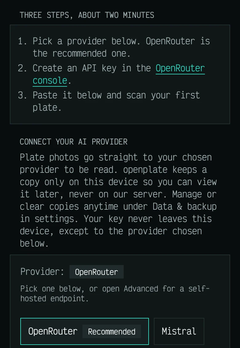 Yapay zeka sağlayıcını bağla: üç adım, tabak fotoğraflarının doğrudan sağlayıcıya gittiğini ve anahtarın cihazda kaldığını belirten bir not ve OpenRouter ile Mistral arasında bir seçim.